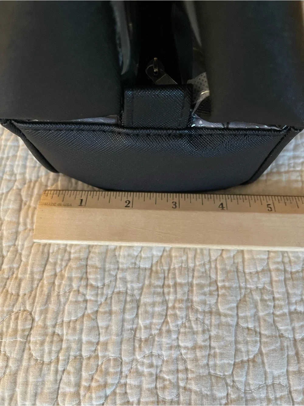 Tahari Black Toiletry Travel Kit with Logo Plate for Men/Women